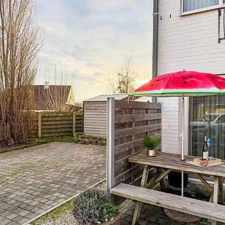 Holiday home Tureluur Ii With Terrace By Interhome